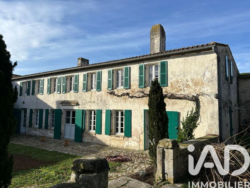 Maison - 230 m² - 9 pièces