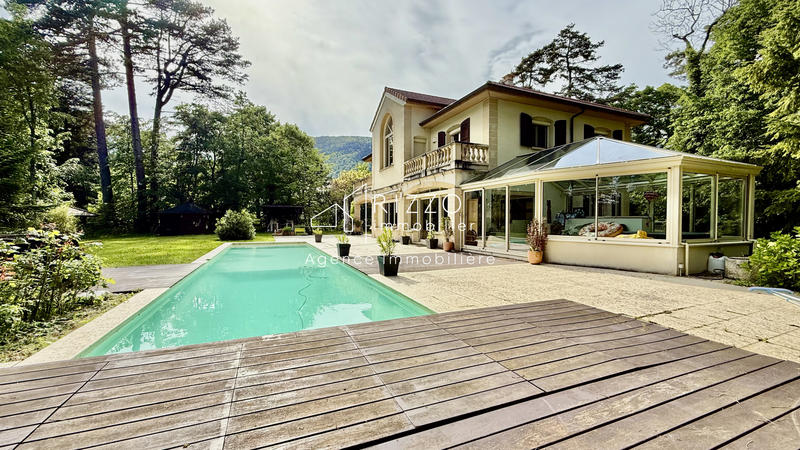 Maison - 302 m² - 8 pièces