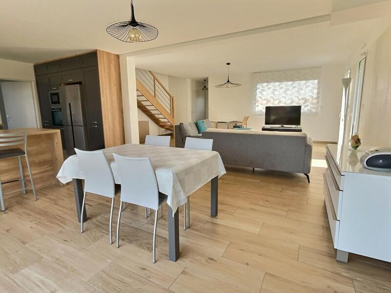 Maison - 140 m² - 5 pièces