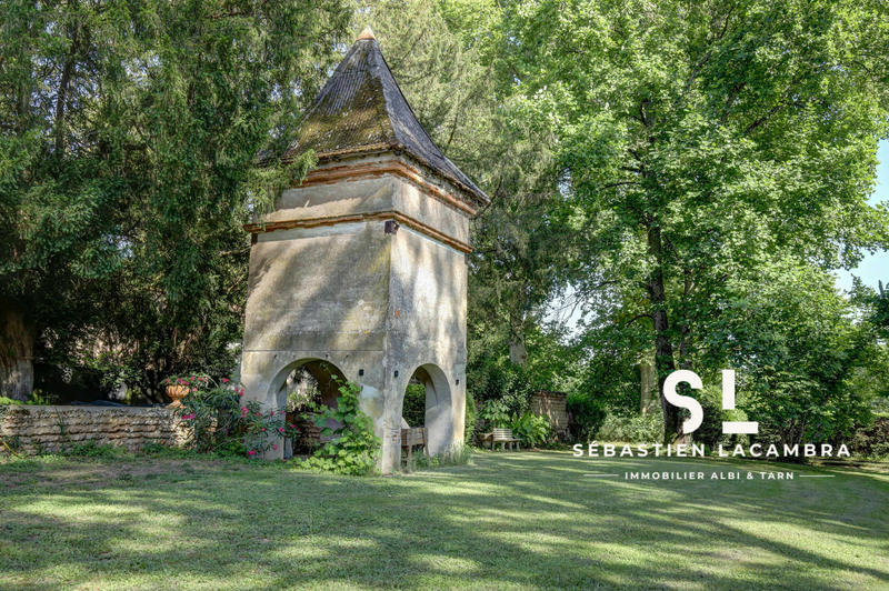 Propriété - 374 m² - 10 pièces