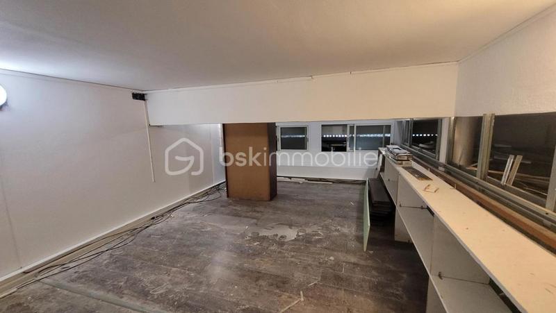 Local commercial - 140 m² - 6 pièces