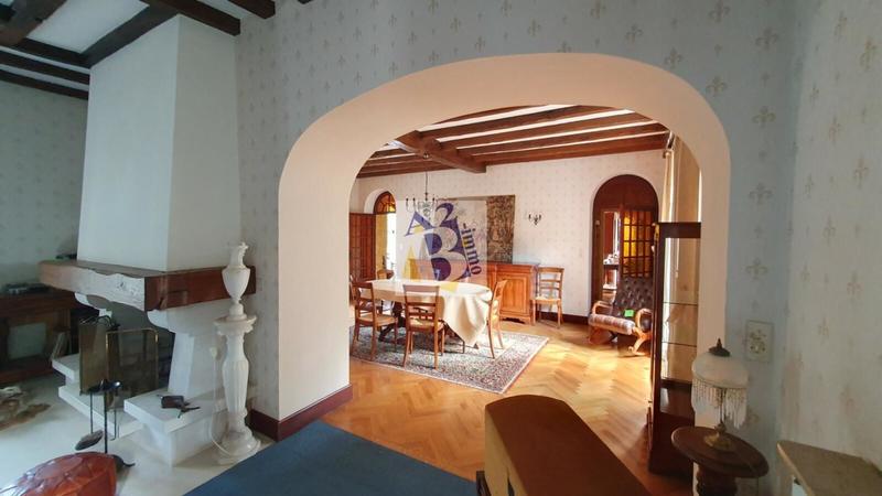 Maison - 221 m² - 9 pièces