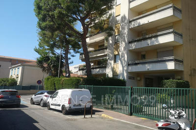 Parking / Garage - 13 m²