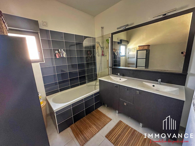 Appartement - 80 m² - 3 pièces