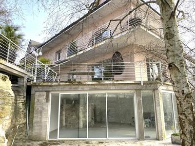 Maison contemporaine - 410 m² - 7 pièces