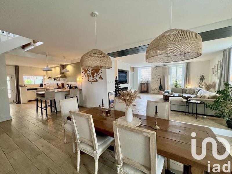 Maison - 201 m² - 6 pièces