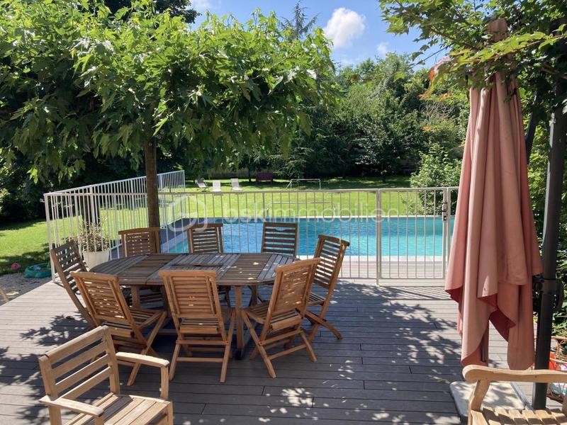 Demeure - 233 m² - 10 pièces