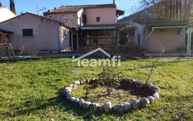 Maison traditionnelle - 139 m² - 6 pièces