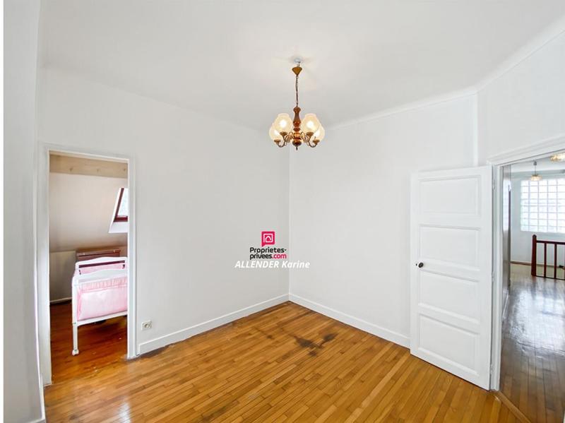 Maison - 263 m² - 8 pièces