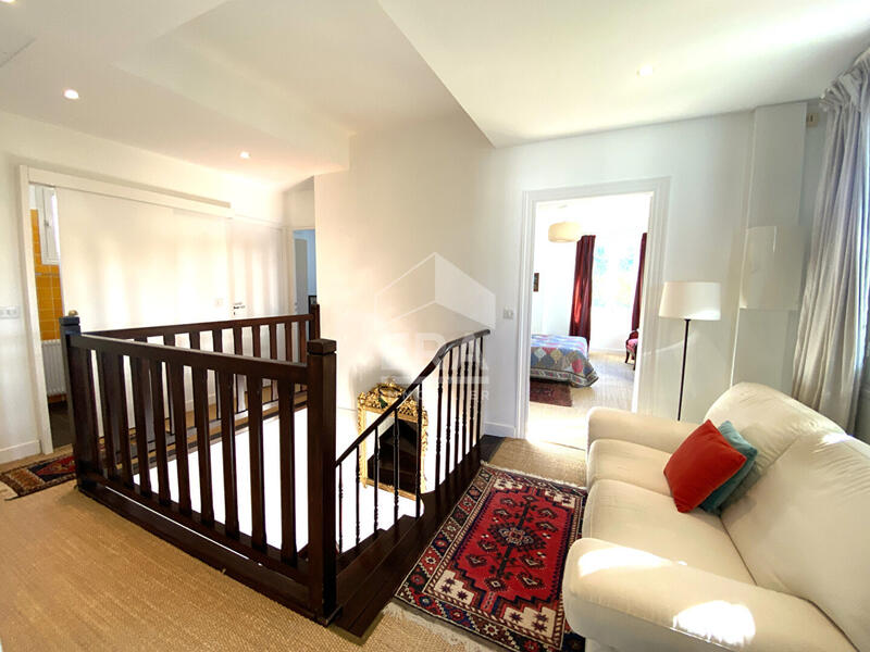 Maison - 180 m² - 7 pièces