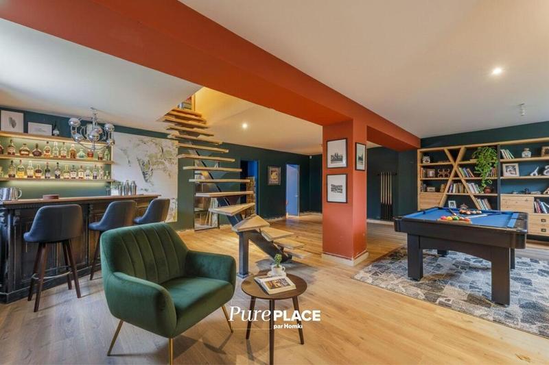 Maison - 350 m² - 10 pièces