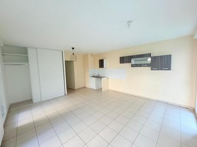 Studio - 60 m² - 3 pièces