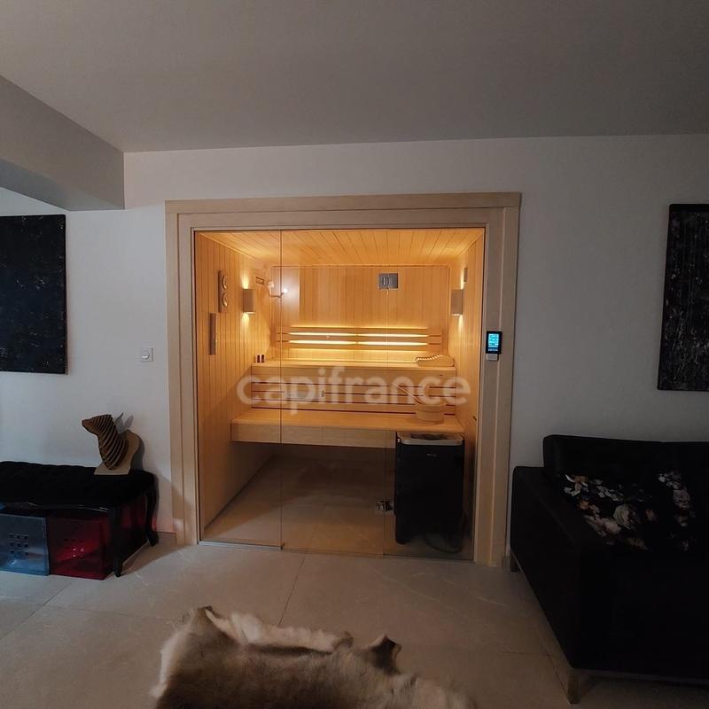 Maison - 400 m² - 12 pièces