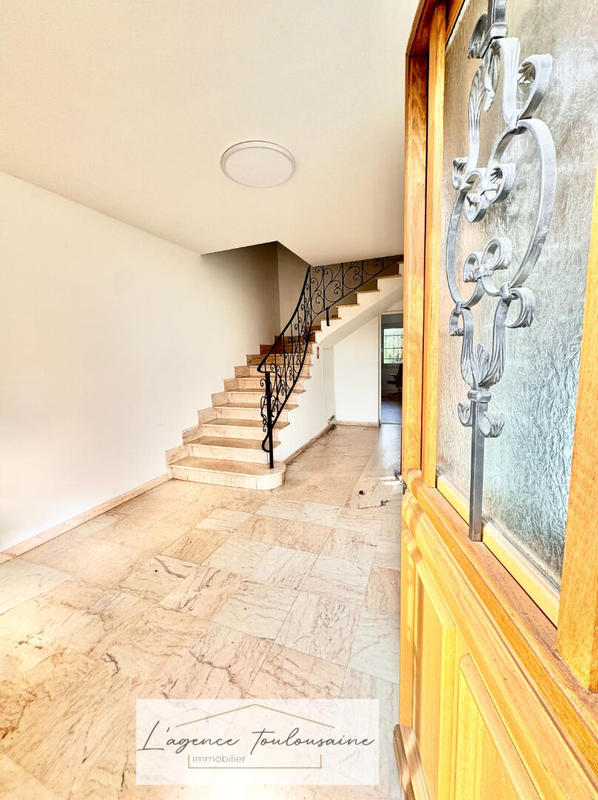 Maison - 250 m² - 10 pièces