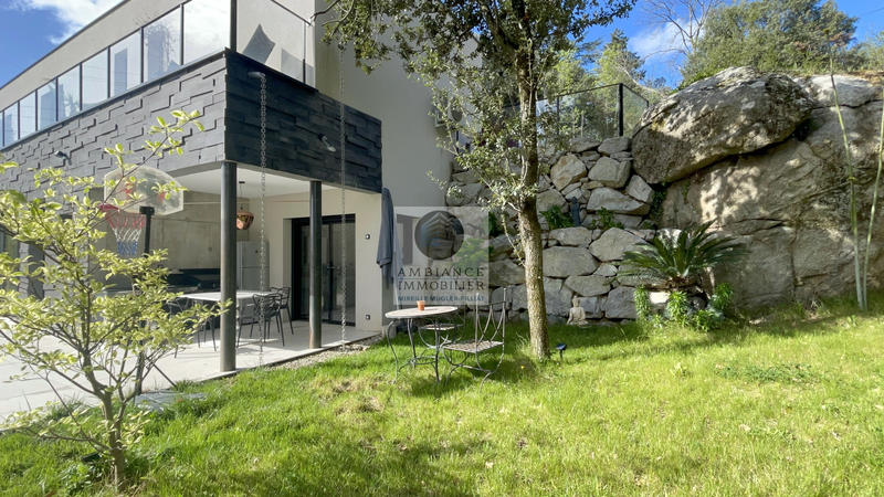 Maison - 166 m² - 6 pièces