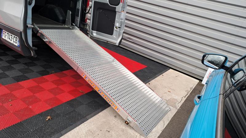 Ford Transit Kombi T330 L2h2 2.0 Tdci 130 Trend Business