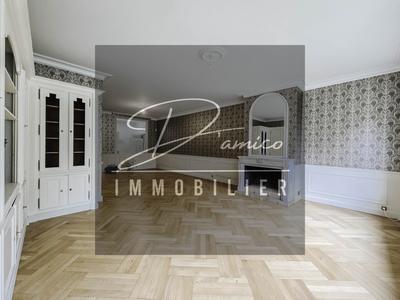 Maison - 355 m² - 12 pièces