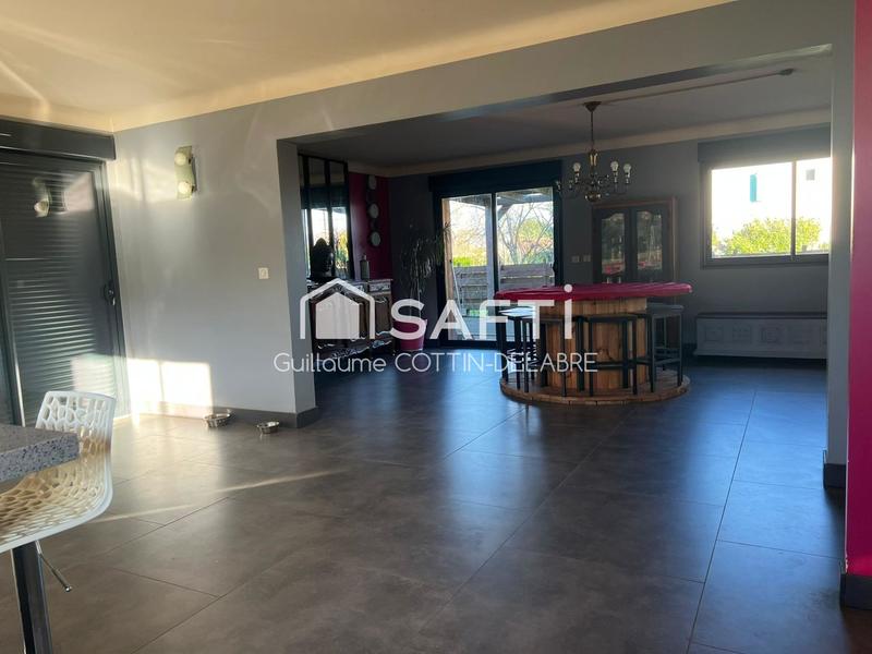 Maison - 242 m² - 6 pièces