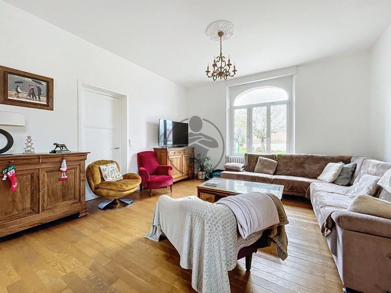 Maison - 229 m² - 8 pièces