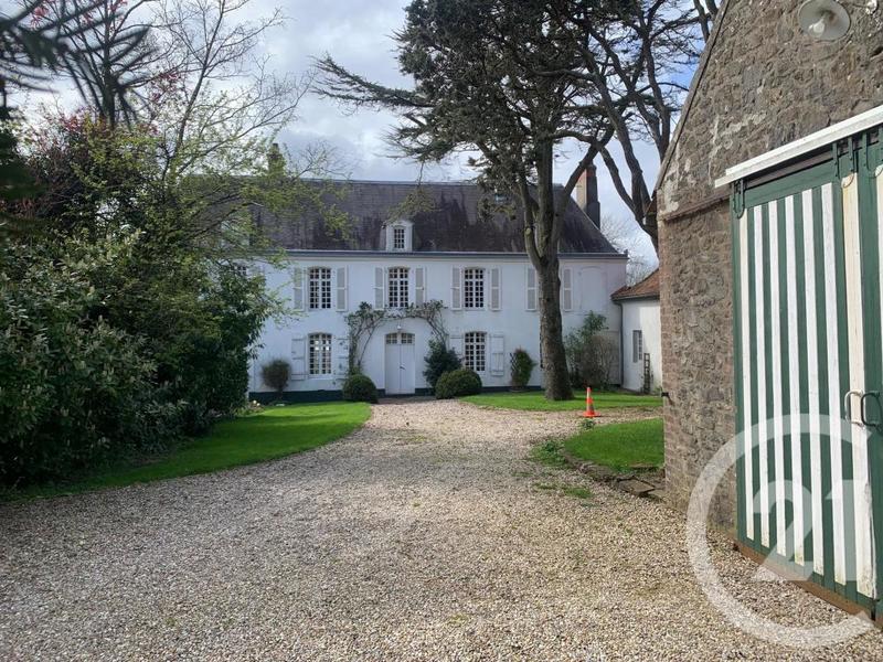 Maison de maîtres - 295 m² - 11 pièces