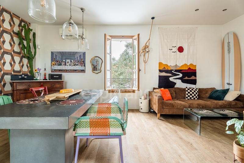 Maison - 225 m² - 7 pièces