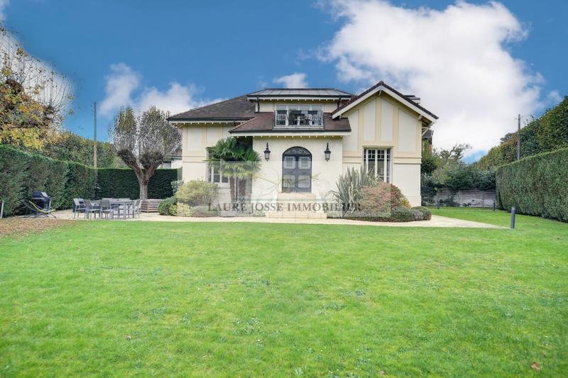 Maison ancienne - 216 m² - 8 pièces