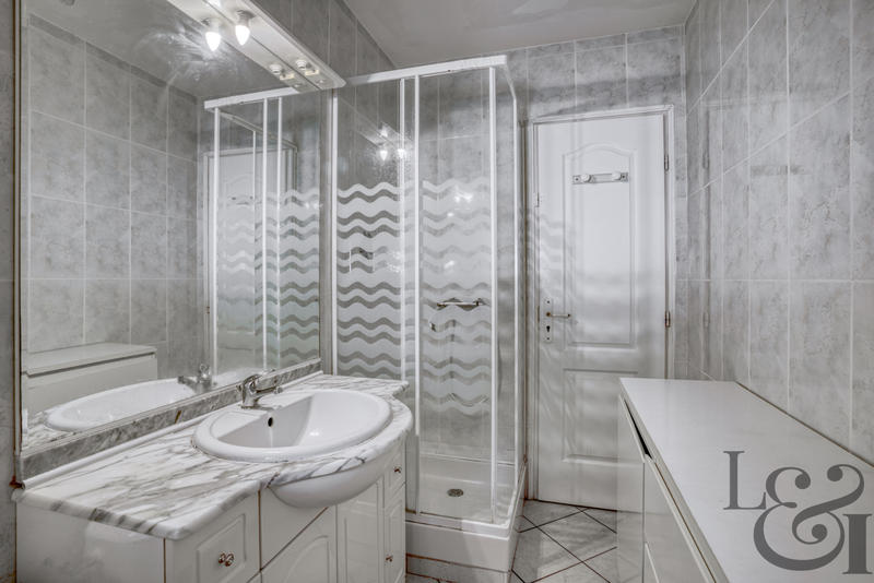 Maison - 170 m² - 9 pièces