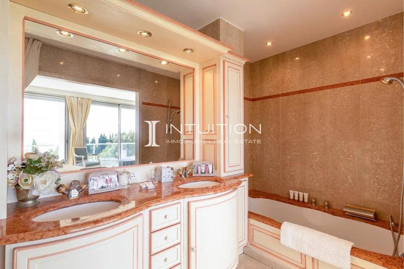 Villa - 320 m² - 6 pièces