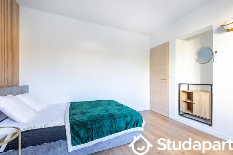 Chambre - 13 m² - 1 pièce