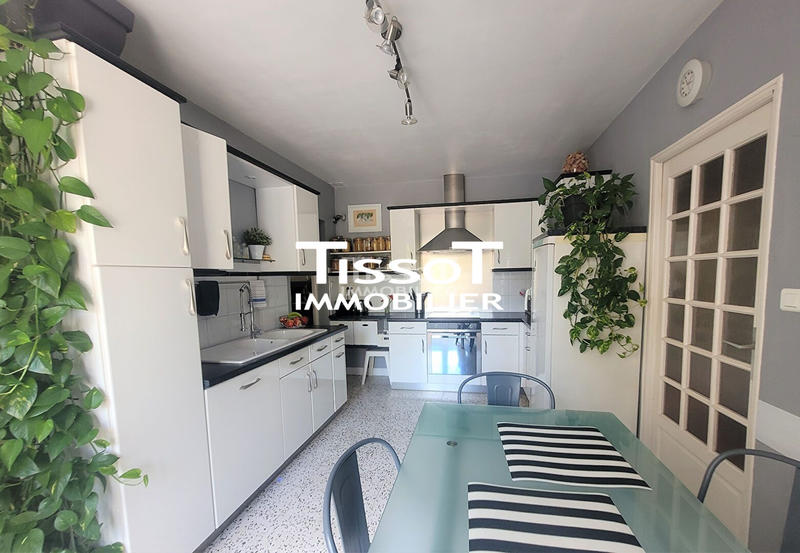 Villa - 243 m² - 11 pièces