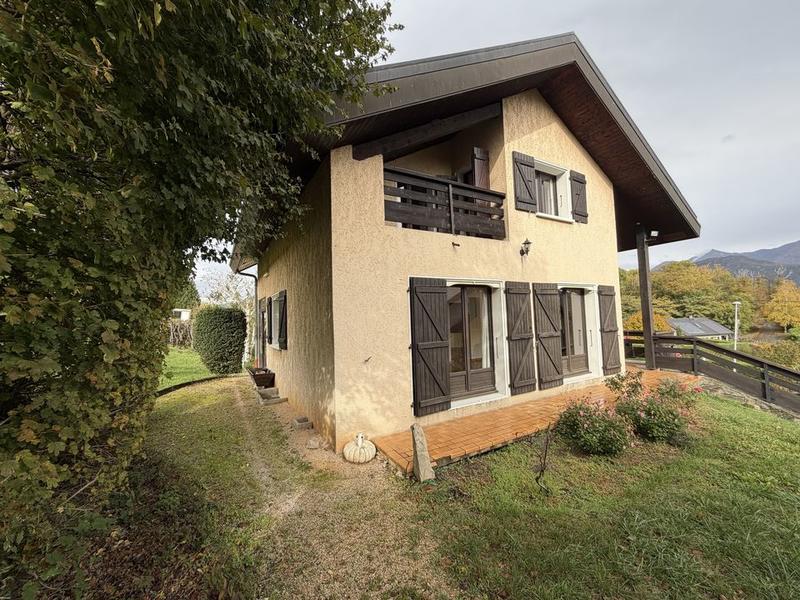 Propriété - 207 m² - 6 pièces