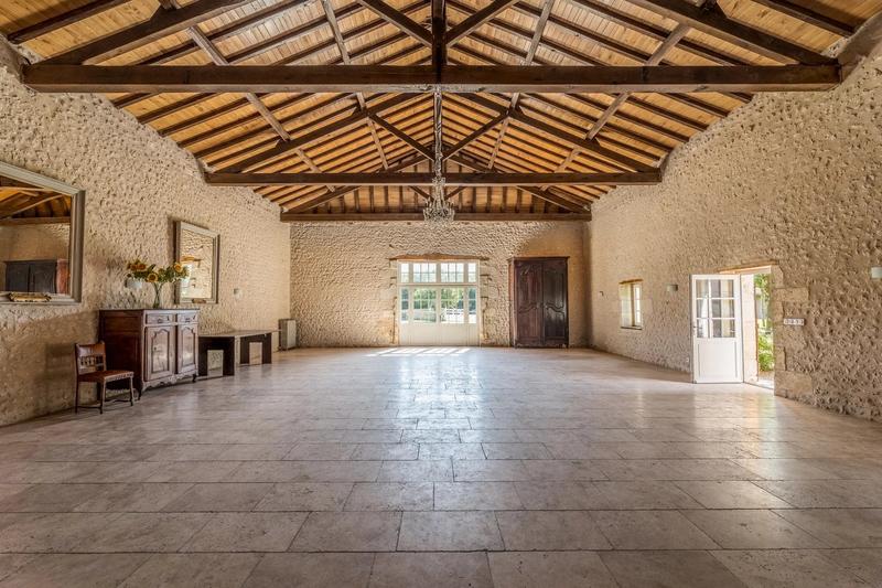 Maison - 509 m² - 12 pièces