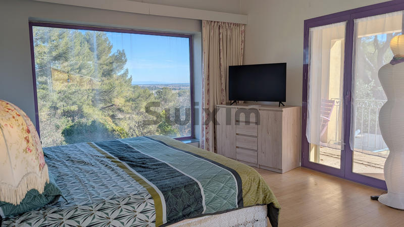 Propriété - 295 m² - 8 pièces