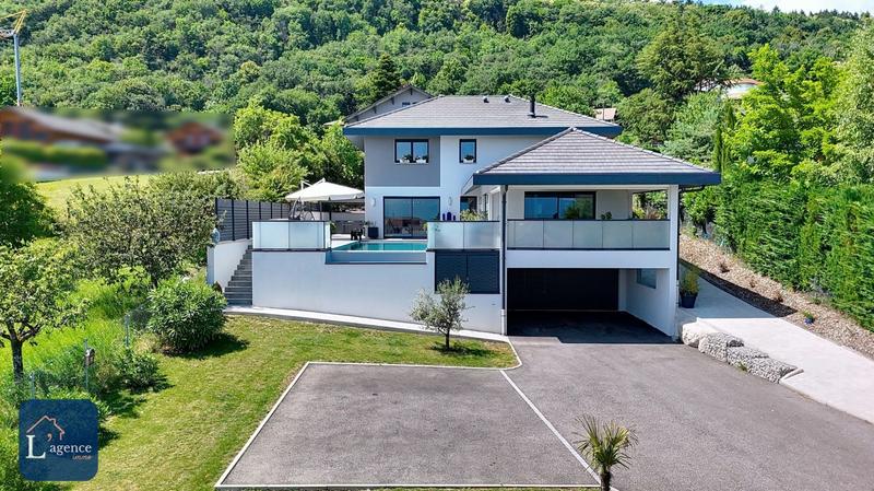 Maison - 304 m² - 8 pièces