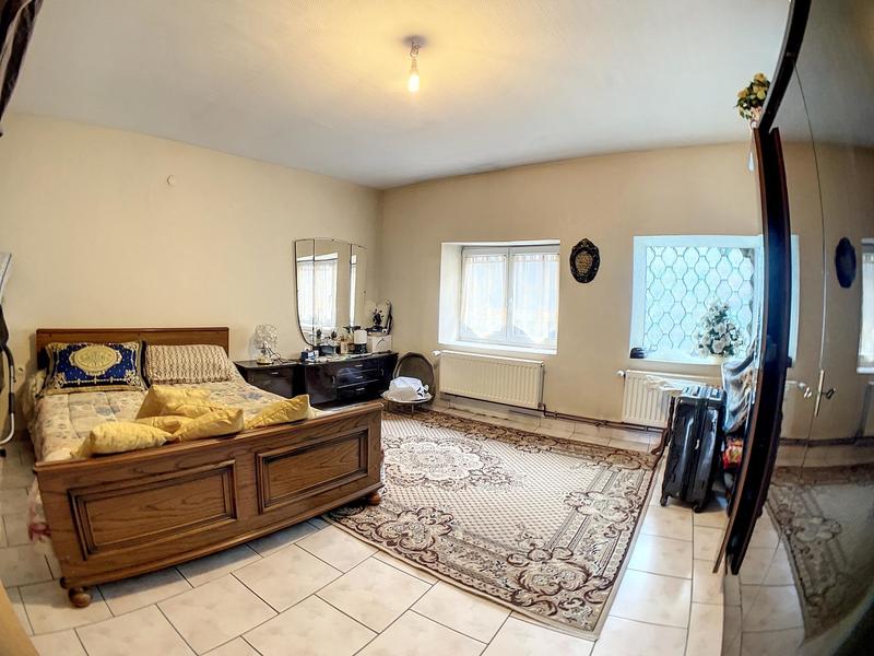 Maison - 221 m² - 8 pièces