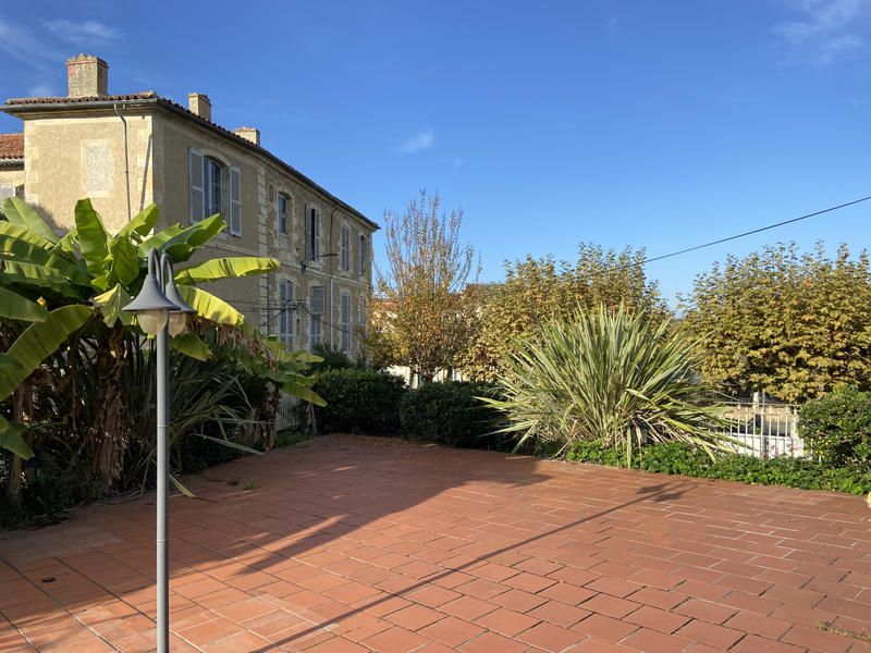 Maison de village - 718 m² - 8 pièces