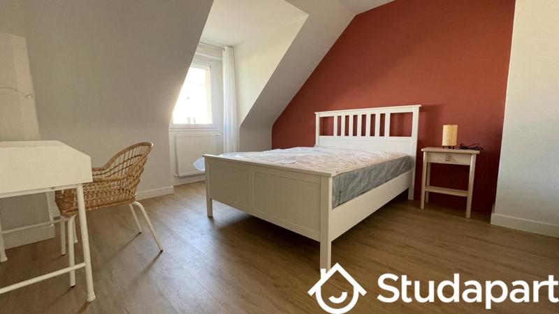 Chambre - 11 m² - 1 pièce