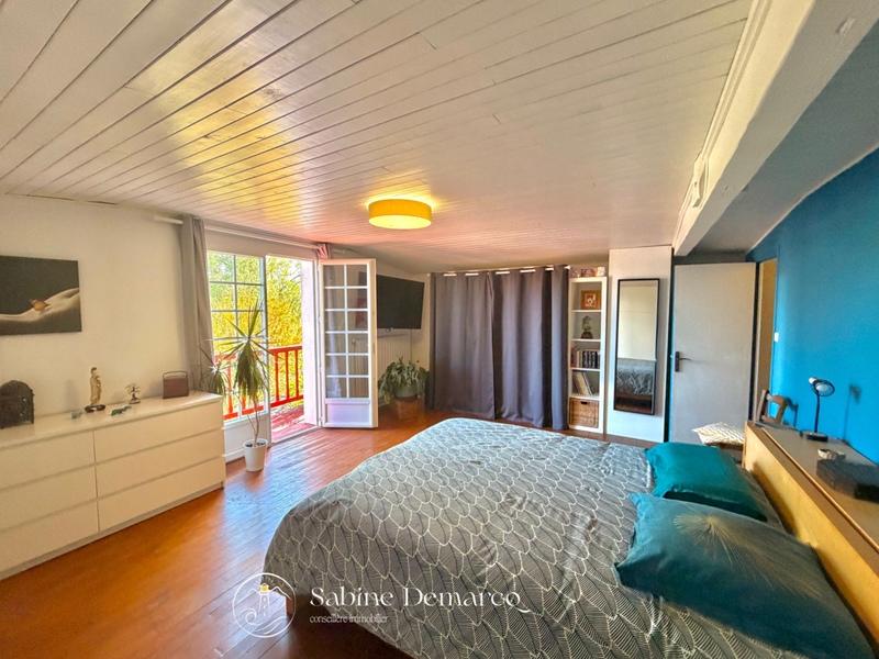 Maison - 235 m² - 6 pièces