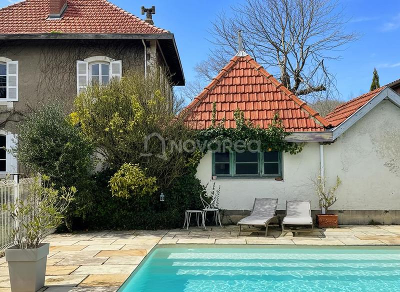 Maison - 192 m² - 8 pièces