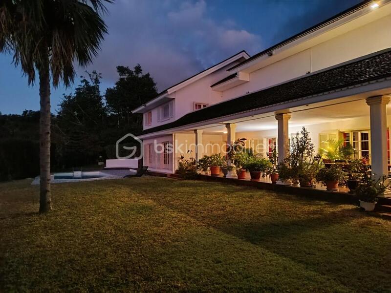 Villa - 350 m² - 7 pièces