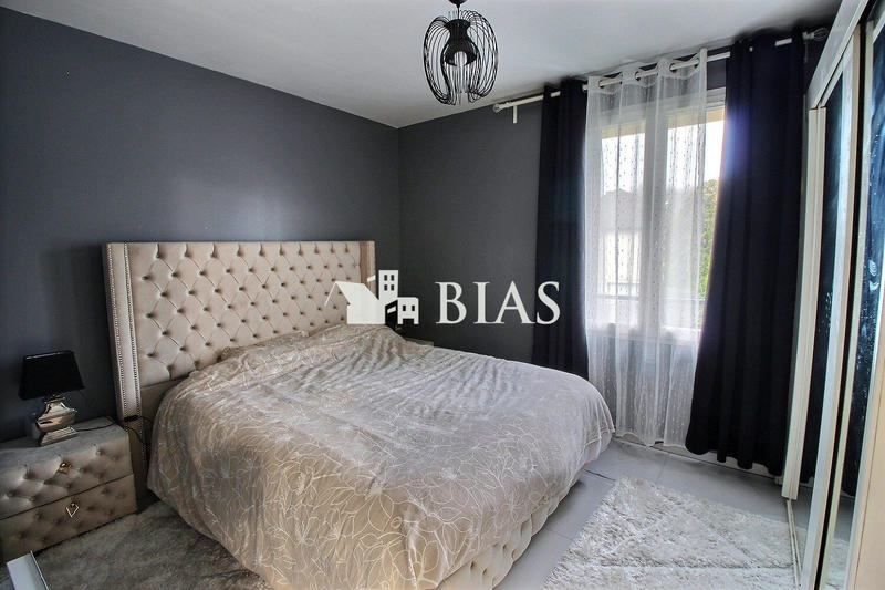 Maison - 92 m² - 6 pièces