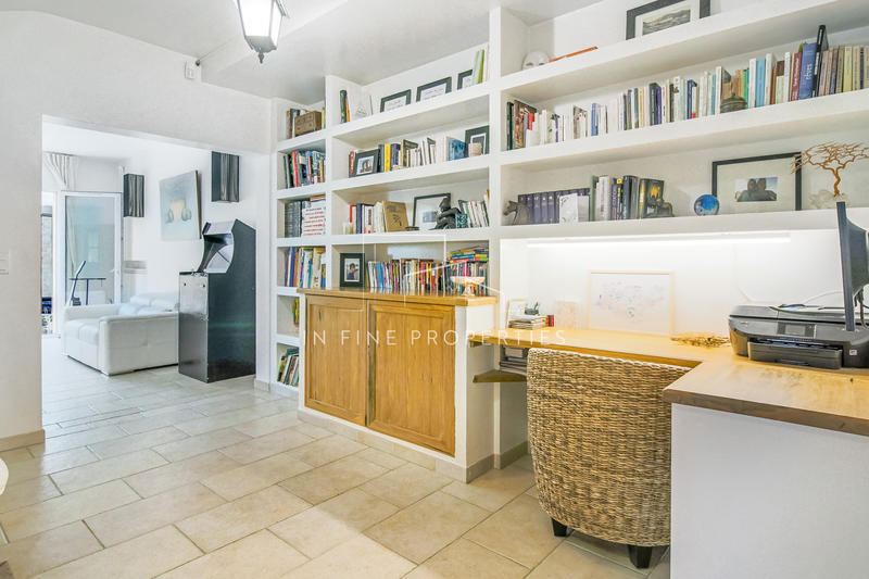 Maison - 220 m² - 7 pièces