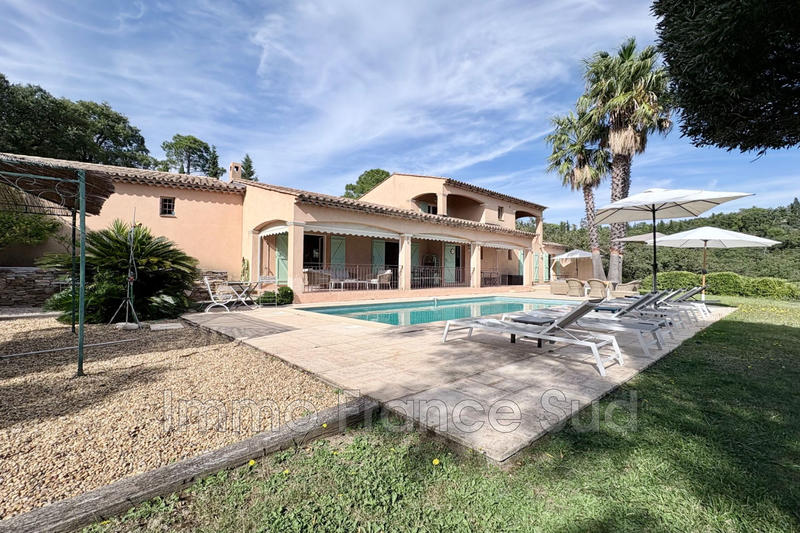 Villa - 215 m² - 6 pièces