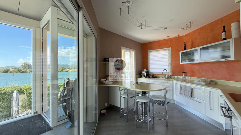 Maison - 257 m² - 7 pièces