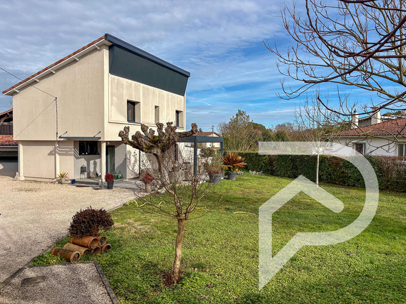 Maison - 105 m² - 4 pièces