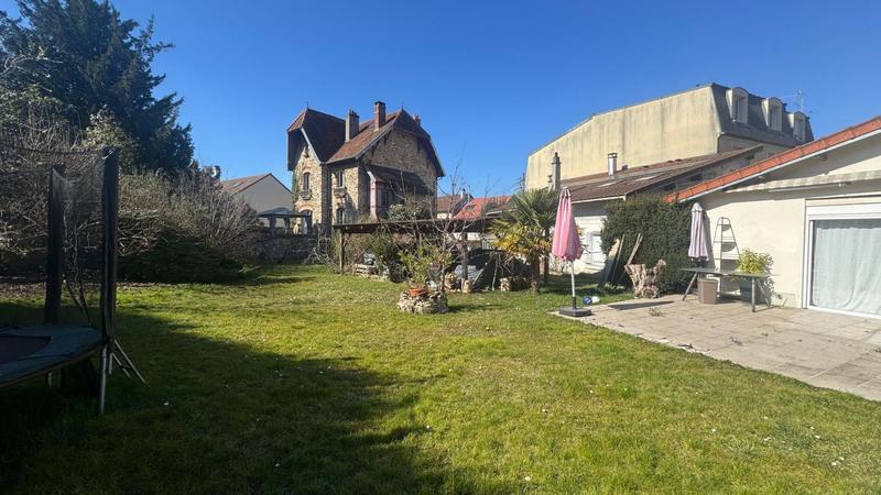 Maison - 203 m² - 6 pièces