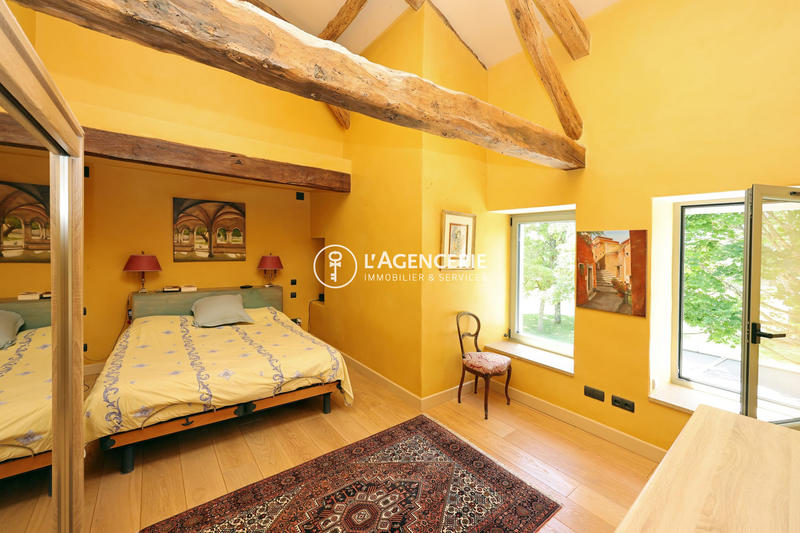 Maison - 414 m² - 9 pièces