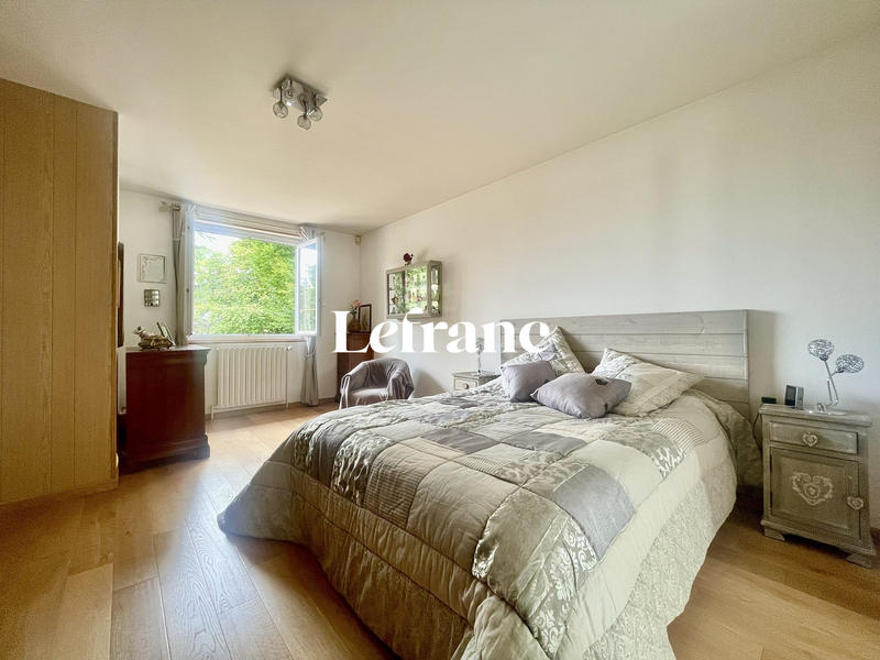 Maison - 217 m² - 10 pièces