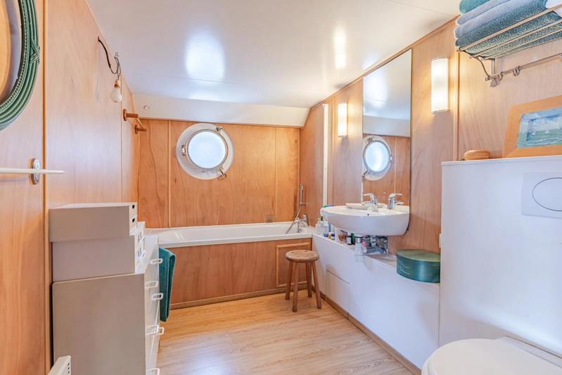 Maison - 250 m² - 7 pièces