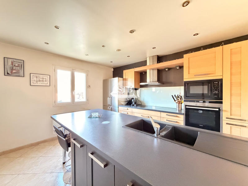 Maison - 144 m² - 6 pièces